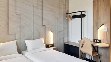Standard Twin Room, Non Smoking | Desk, free WiFi, bed sheets