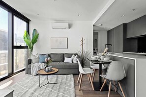 Apartment (2 Bedrooms) | Front of property - Stylish 2BR Close to Melbourne Central & QV (Melbourne)