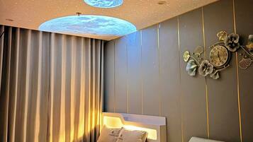 2 bedrooms, iron/ironing board, WiFi