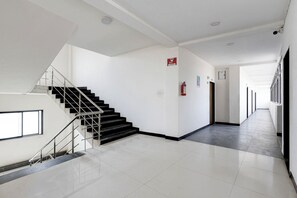 Lobby - Fabhotel Grand Executive (Chhatrapati Sambhajinagar)