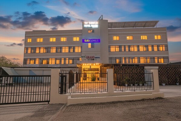 Exterior - Fabhotel Grand Executive (Chhatrapati Sambhajinagar)