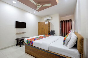 Egyptian cotton sheets, premium bedding, free WiFi, bed sheets - Fabhotel Grand Executive (Chhatrapati Sambhajinagar)