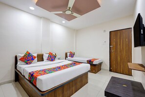 Egyptian cotton sheets, premium bedding, free WiFi, bed sheets - Fabhotel Grand Executive (Chhatrapati Sambhajinagar)