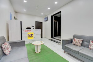 Reception - Fabhotel Paradise Inn I (Paud)