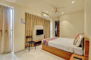 Egyptian cotton sheets, premium bedding, free WiFi, bed sheets - Fabhotel Paradise Inn I (Paud)