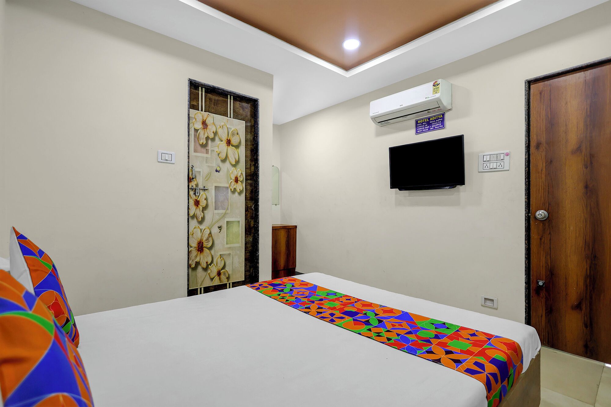 Egyptian cotton sheets, premium bedding, free WiFi, bed sheets