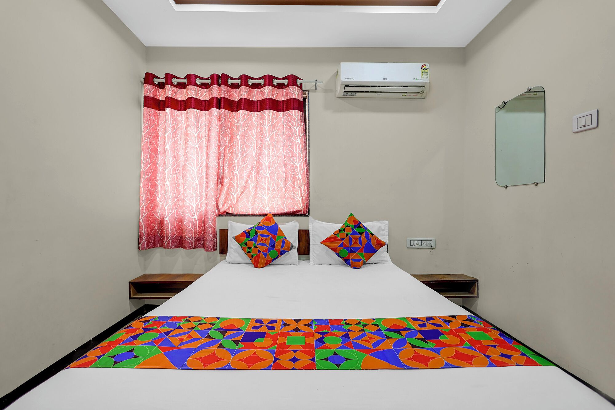 Egyptian cotton sheets, premium bedding, free WiFi, bed sheets