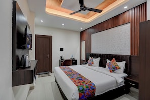 Egyptian cotton sheets, premium bedding, free WiFi, bed sheets - Fabhotel Ivory Loft (Noida)