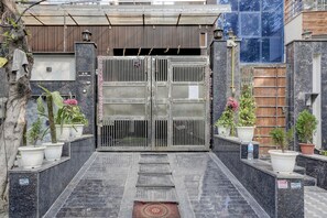 Property entrance - Fabhotel Ivory Loft (Noida)