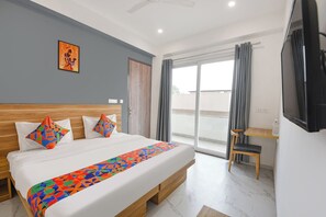 Egyptian cotton sheets, premium bedding, free WiFi, bed sheets - Fabhotel Roost Stay (Gurugram)