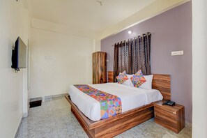 Egyptian cotton sheets, premium bedding, free WiFi, bed sheets