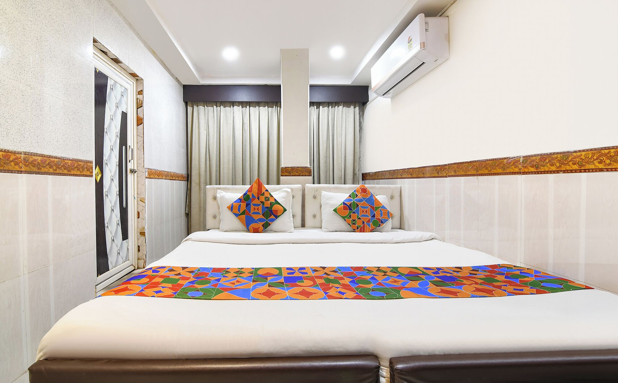 Egyptian cotton sheets, premium bedding, free WiFi, bed sheets