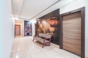 Lobby sitting area - Fabhotel Garden Tree (Bhubaneshwar)