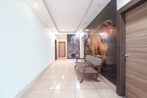 Lobby sitting area - Fabhotel Garden Tree (Bhubaneshwar)