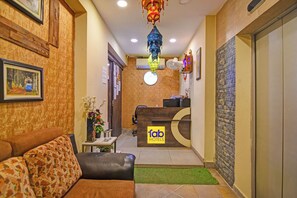 Reception - Fabhotel The Crown Aura (Bidhannagar)