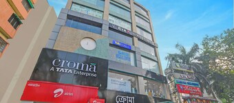 Fabhotel The Crown Aura