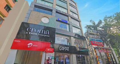 Fabhotel The Crown Aura