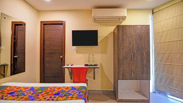 Egyptian cotton sheets, premium bedding, in-room safe, free WiFi