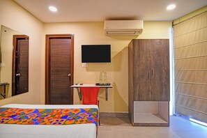 Egyptian cotton sheets, premium bedding, in-room safe, free WiFi - Fabhotel The Crown Aura (Bidhannagar)