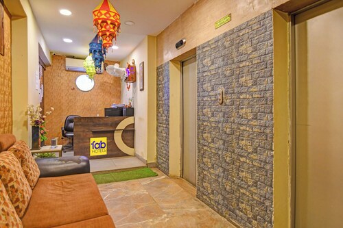 Fabhotel The Crown Aura