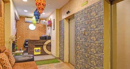Fabhotel The Crown Aura