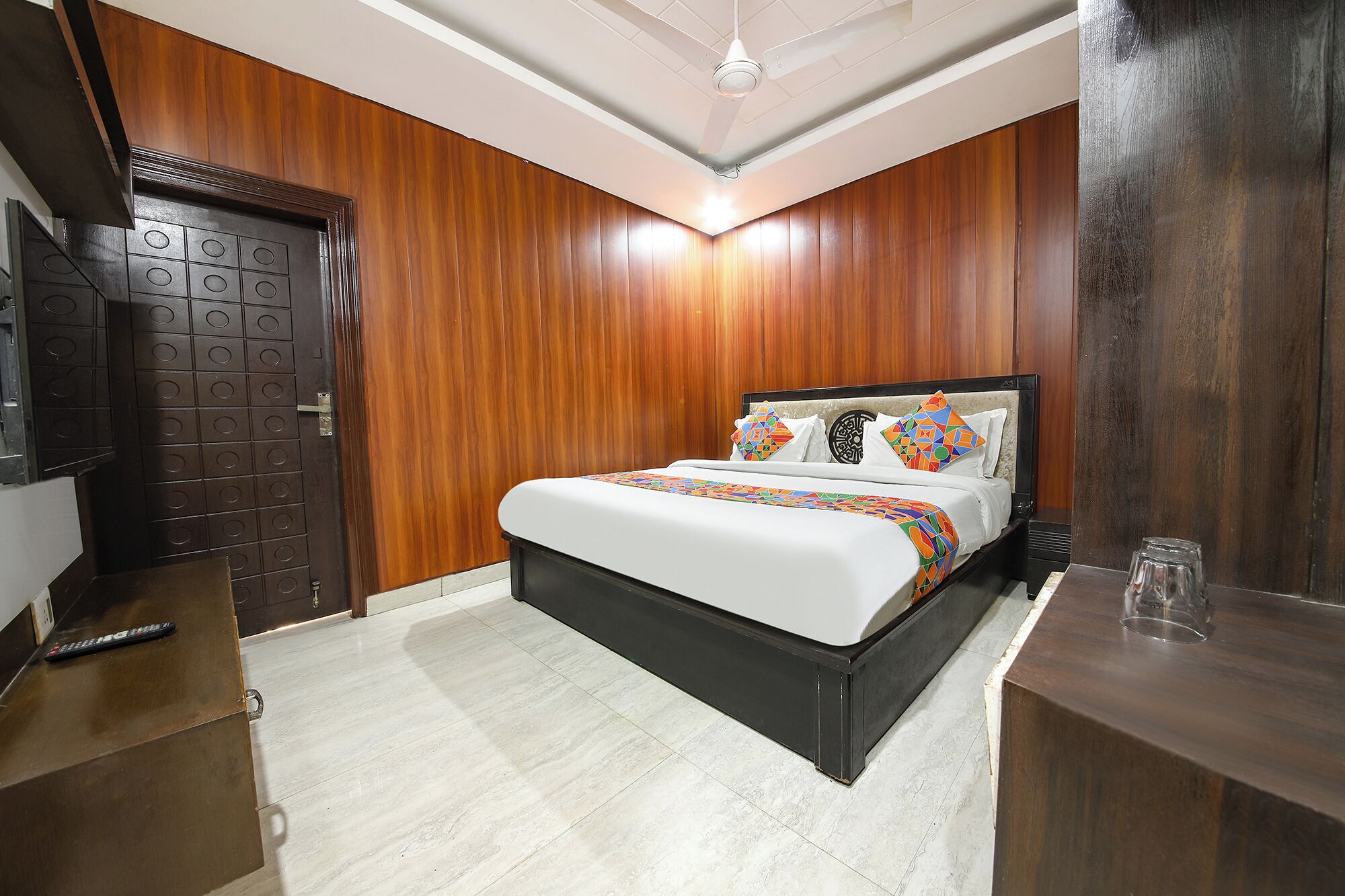 Egyptian cotton sheets, premium bedding, free WiFi, bed sheets