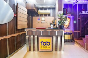 Reception - Fabhotel Vardhmaan Inn (New Delhi)