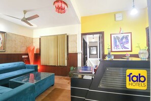 Reception - Fabhotel Le Regent (Gurugram)