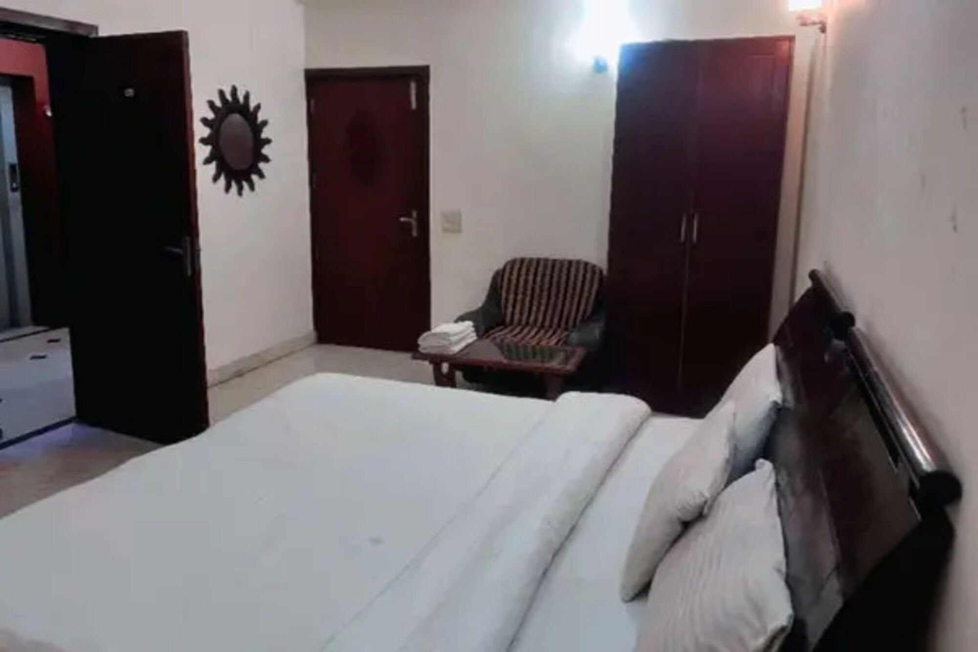 Egyptian cotton sheets, premium bedding, free WiFi, bed sheets