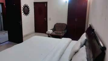 Egyptian cotton sheets, premium bedding, free WiFi, bed sheets