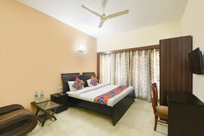 Deluxe Room | Egyptian cotton sheets, premium bedding, free WiFi, bed sheets - Fabhotel Le Regent (Gurugram)