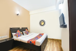 Premium Room | Egyptian cotton sheets, premium bedding, free WiFi, bed sheets - Fabhotel Le Regent (Gurugram)