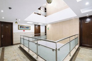 Lobby - Fabhotel Tjs Grand (New Delhi)