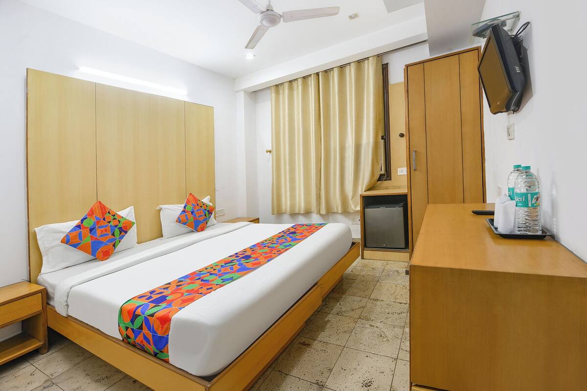 Egyptian cotton sheets, premium bedding, free WiFi, bed sheets