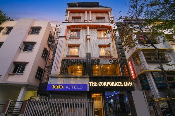 A hotel with a sign for 'The Corporate Inn' and 'fab hotels' on the facade. - Fabhotel The Corporate Inn I (Kolkata)