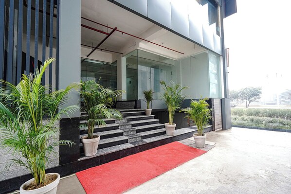 Property entrance - Fabhotel Urban Villa I (Noida)