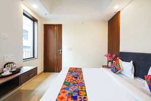 Egyptian cotton sheets, premium bedding, free WiFi, bed sheets - Fabhotel Urban Villa I (Noida)