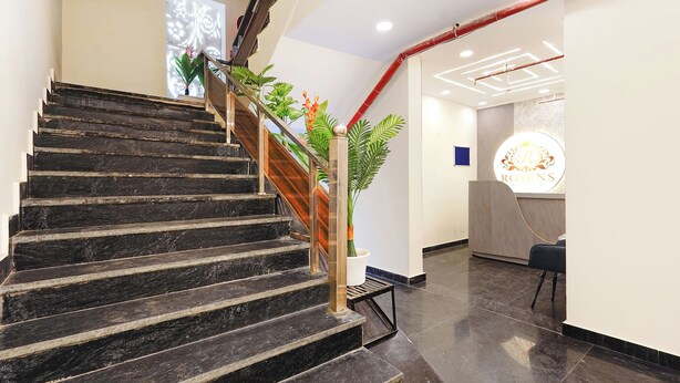 A staircase with dark marble steps, a wooden handrail, and a metal banister.