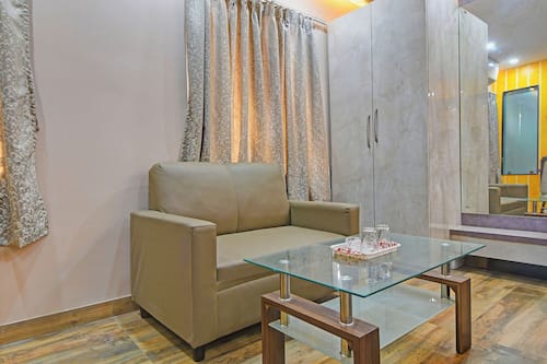 Egyptian cotton sheets, premium bedding, free WiFi, bed sheets