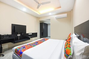 Egyptian cotton sheets, premium bedding, free WiFi, bed sheets