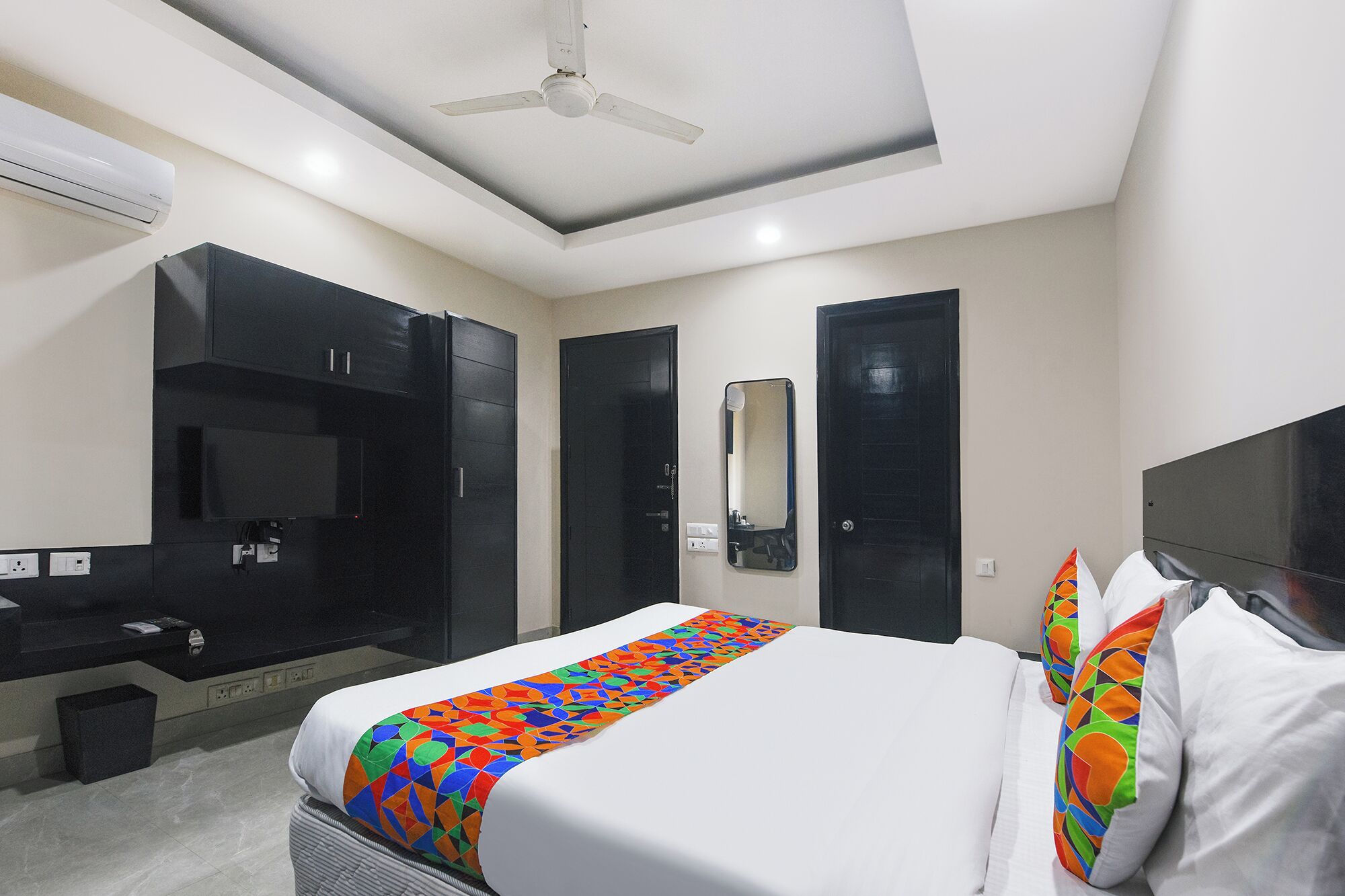 Egyptian cotton sheets, premium bedding, free WiFi, bed sheets