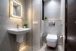 Deluxe Room | Bathroom