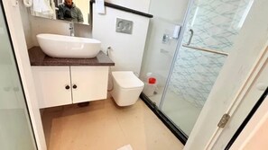 Deluxe Room | Bathroom