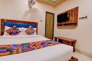 Egyptian cotton sheets, premium bedding, free WiFi, bed sheets - Fabhotel Iubit (Kolkata)