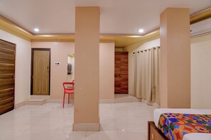 Egyptian cotton sheets, premium bedding, free WiFi, bed sheets - Fabhotel Iubit (Kolkata)