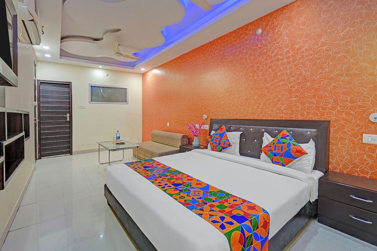 Egyptian cotton sheets, premium bedding, free WiFi, bed sheets