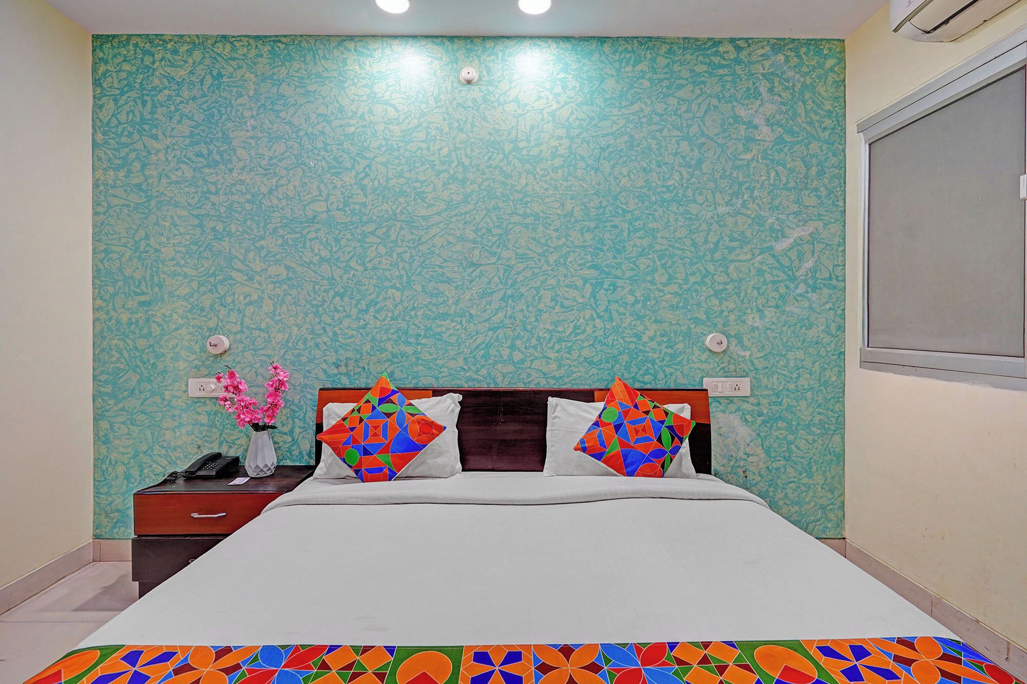 Egyptian cotton sheets, premium bedding, free WiFi, bed sheets