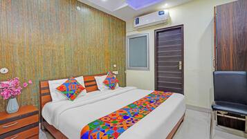 Egyptian cotton sheets, premium bedding, free WiFi, bed sheets