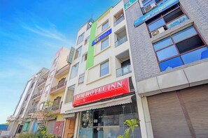 Exterior - Fabhotel Hm Inn (Lucknow)