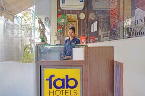 Reception - Fabhotel Hm Inn (Lucknow)